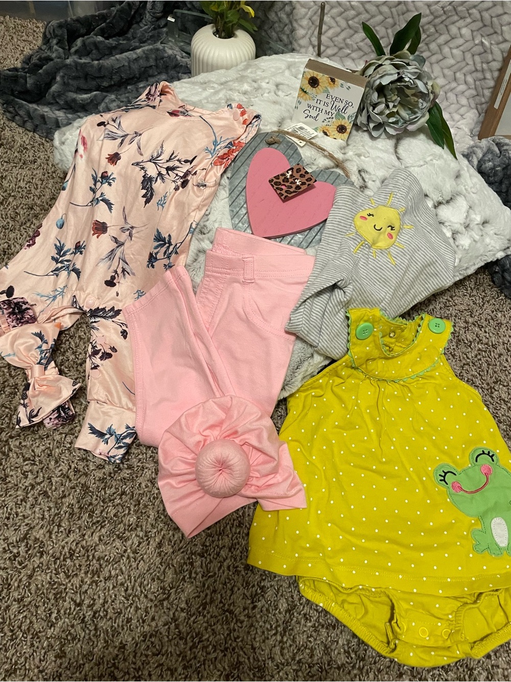 Baby Girl 7 Pieces Bundle size 24 M Carter’s & Garanimals Jumper, pants + more